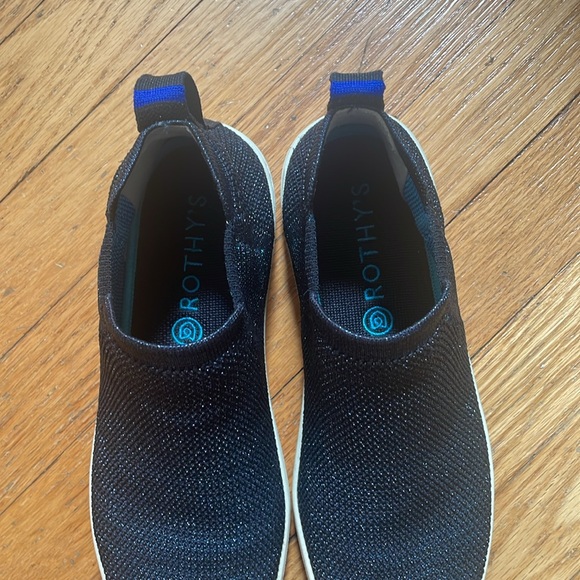 Very lightly worn Rothy’s Chelsea sneaker size 9. - Picture 2 of 6